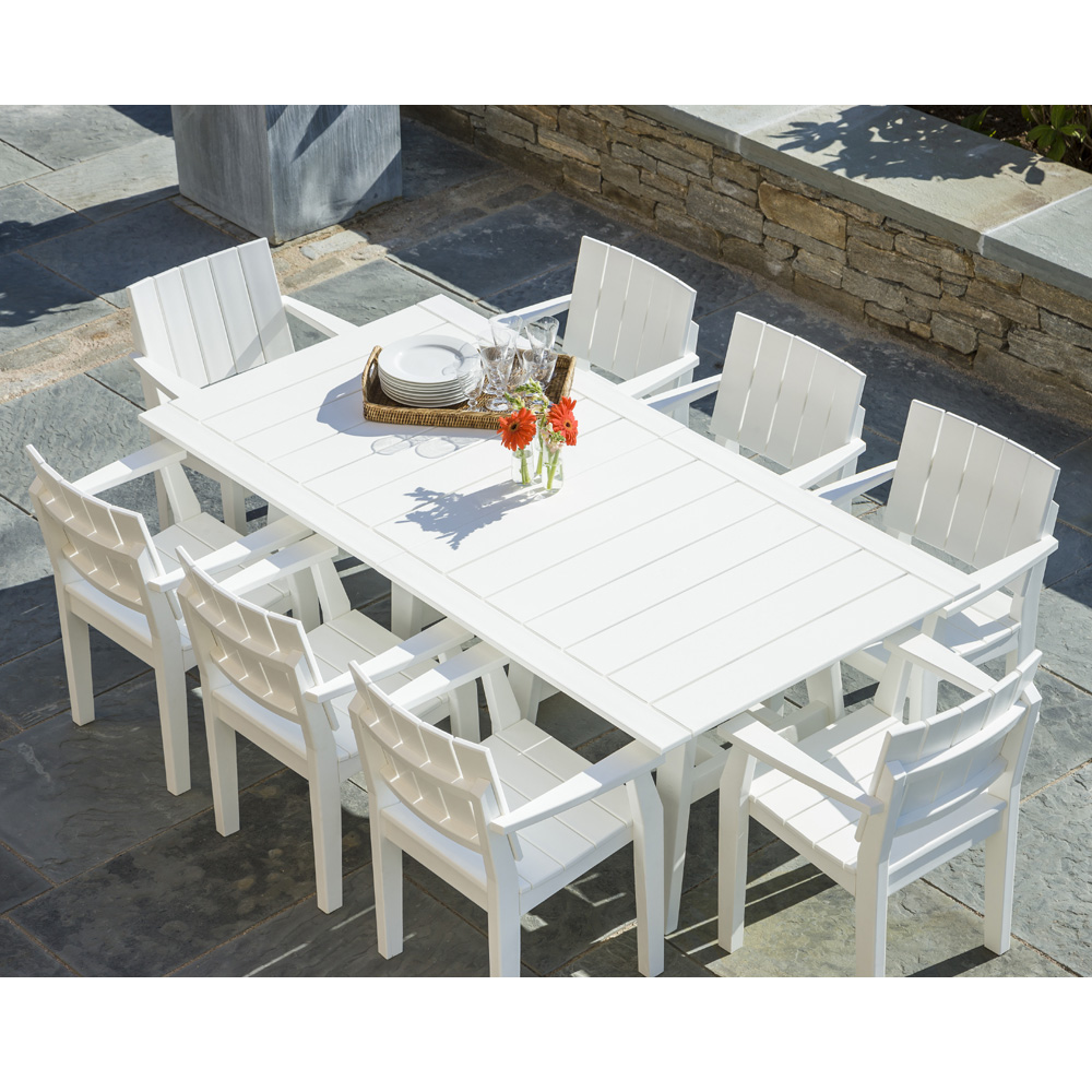 White resin best sale outdoor dining table